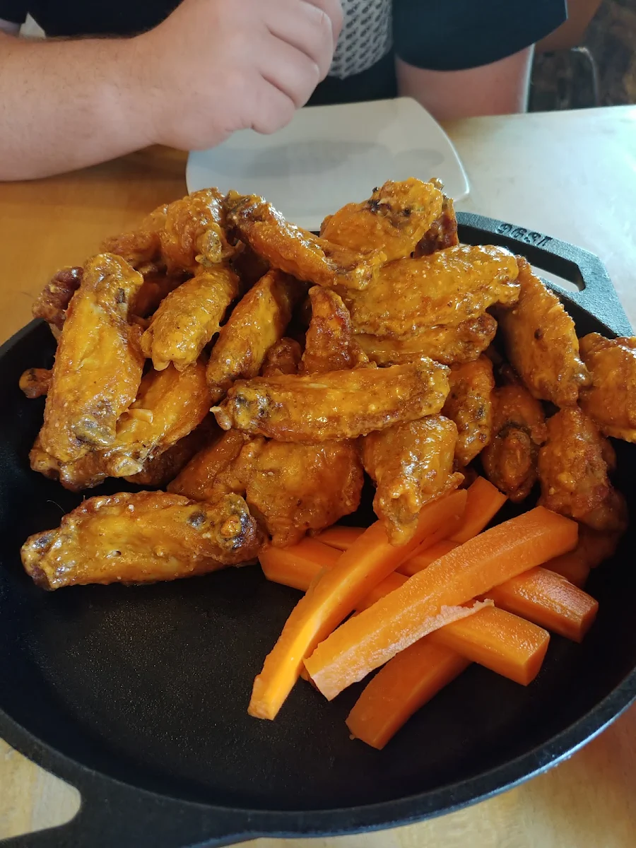 Kerrie's Sauce Wings, Fiddleheads Bar and Grill