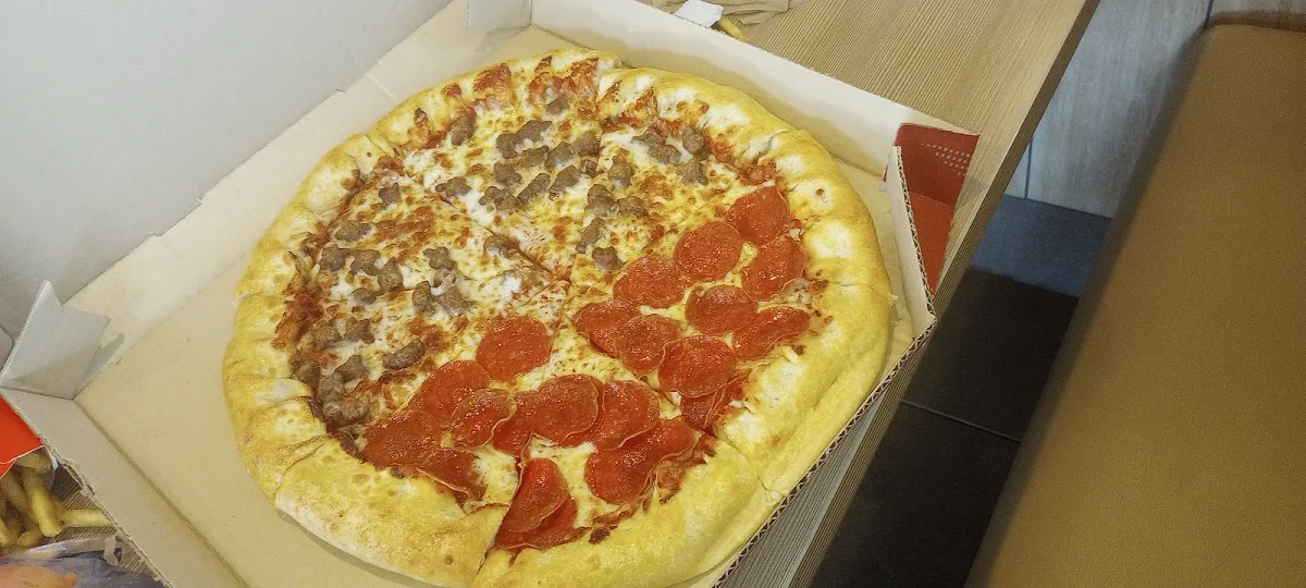 Hamburger and Pepperoni Stuffed Crust