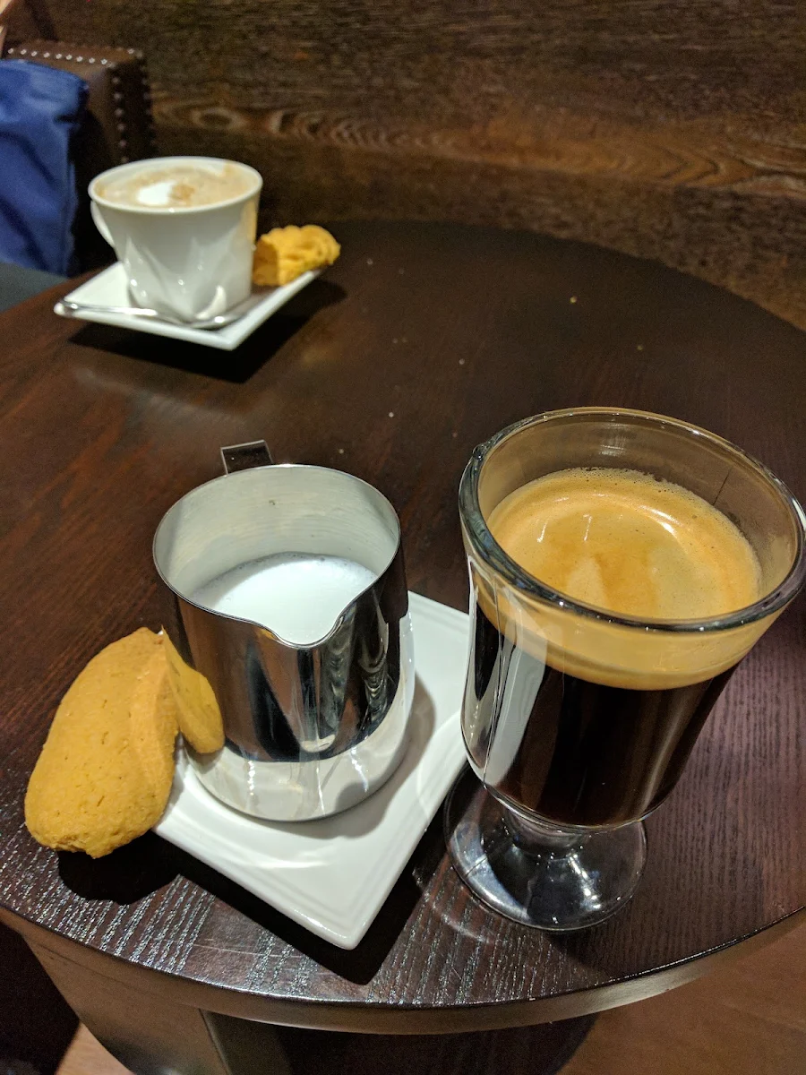 Americano with Steamed Milk and Cookie