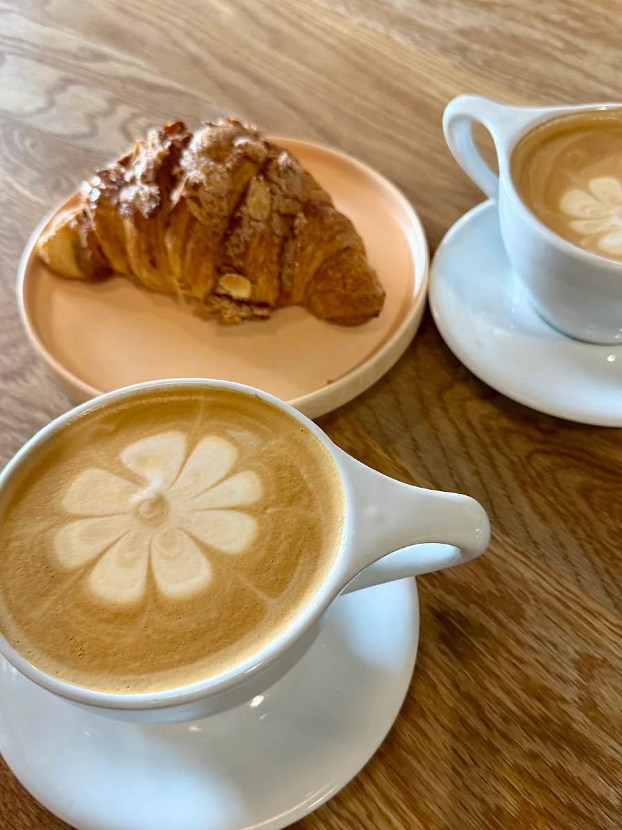 Latte Croissant