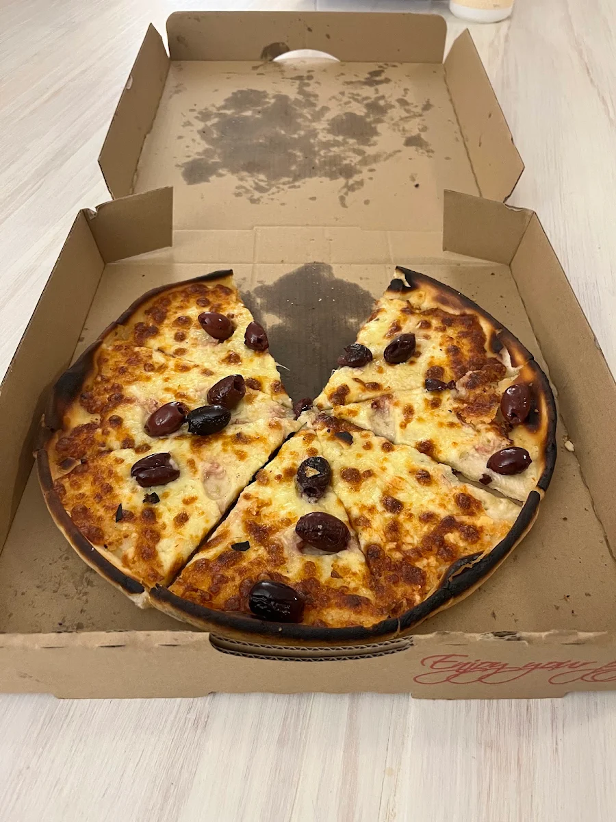 Garlic Pizza with Olives, The Wood Oven - Nelson Bay
