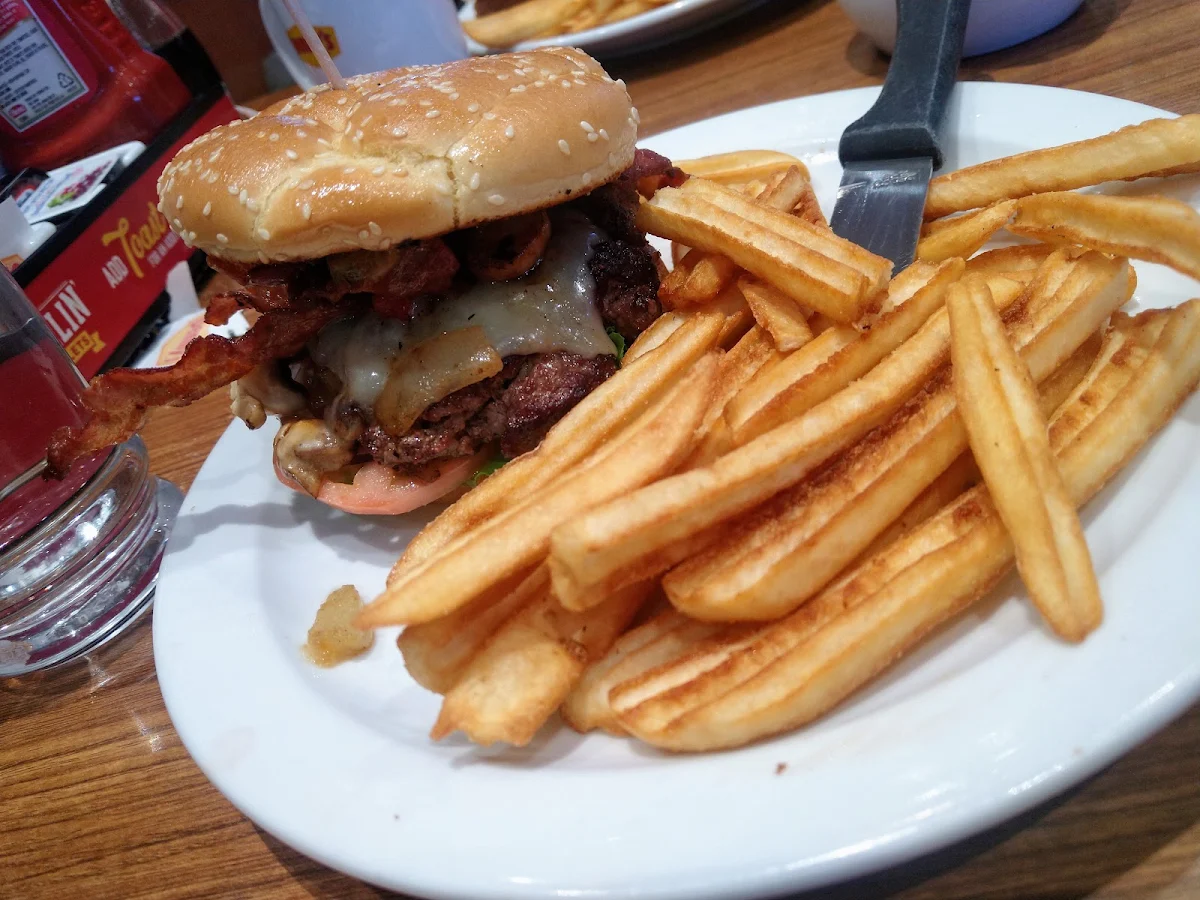 New Canada's Diner Cheeseburger