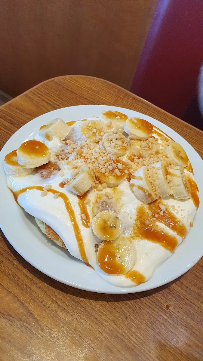 Salted Caramel Banana Cream Pancakes