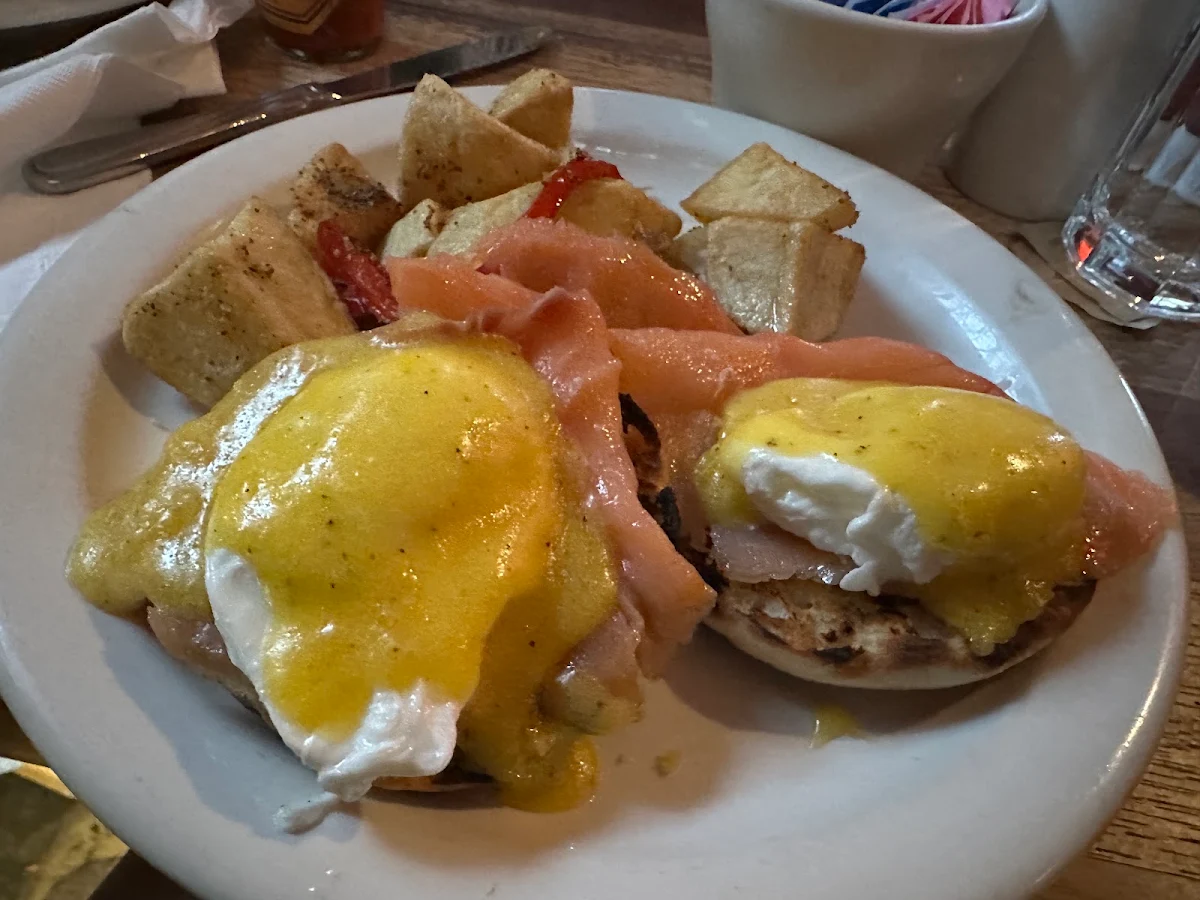 Benedict Latino Brunch Special
