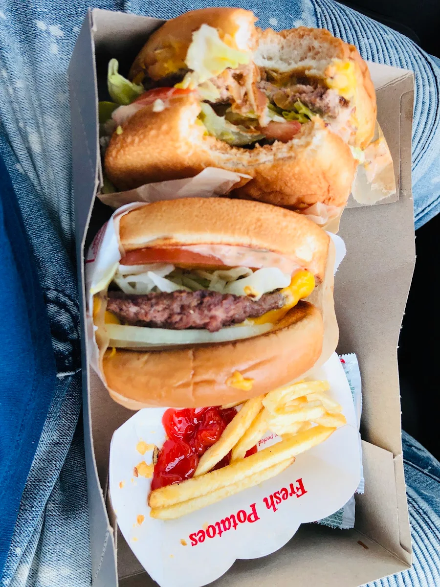 Cheeseburger with Raw Onion