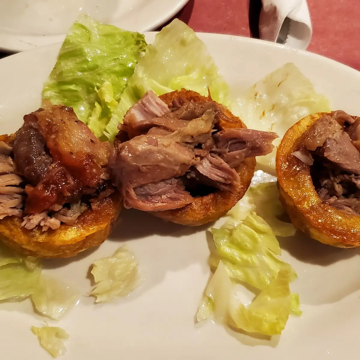 Tostones Rellenos De Pernil