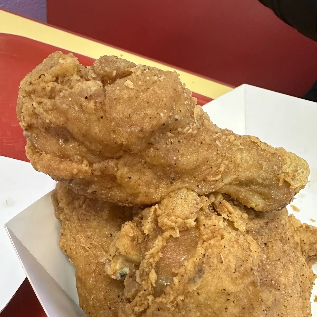 6 Pc Dark chicken w/ Biscuit