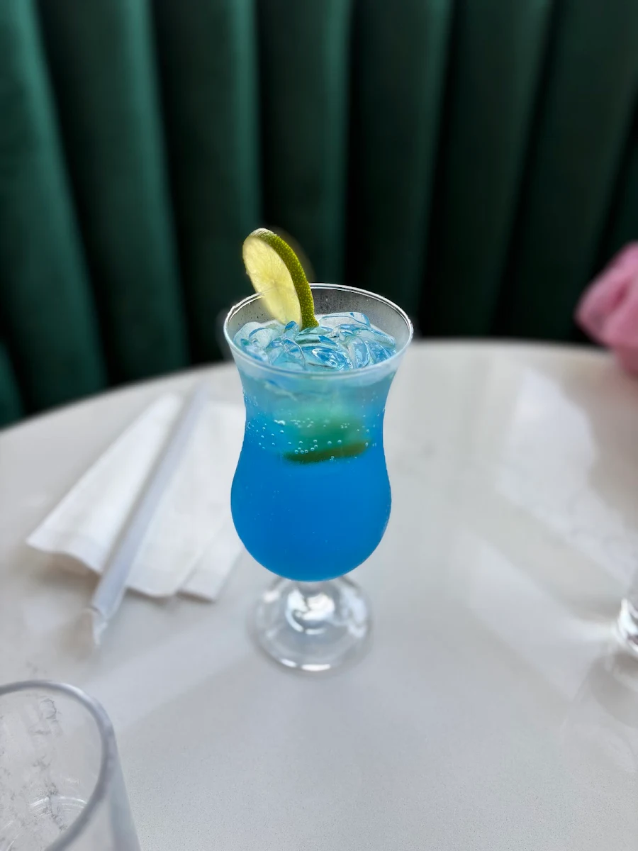 Blue Lagoon 330 ml, D-Luxé Cafe & Lounge
