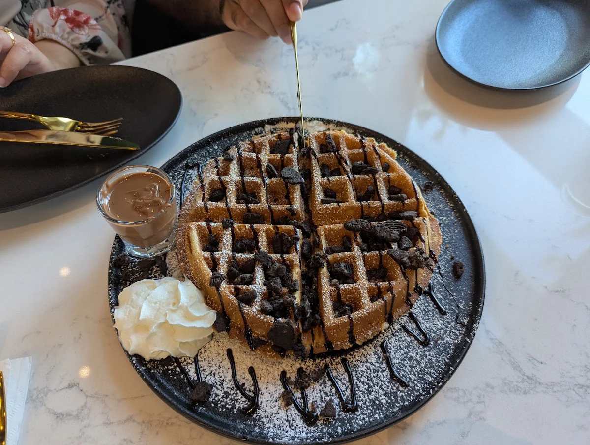 Highlights, D-Luxé Cafe & Lounge