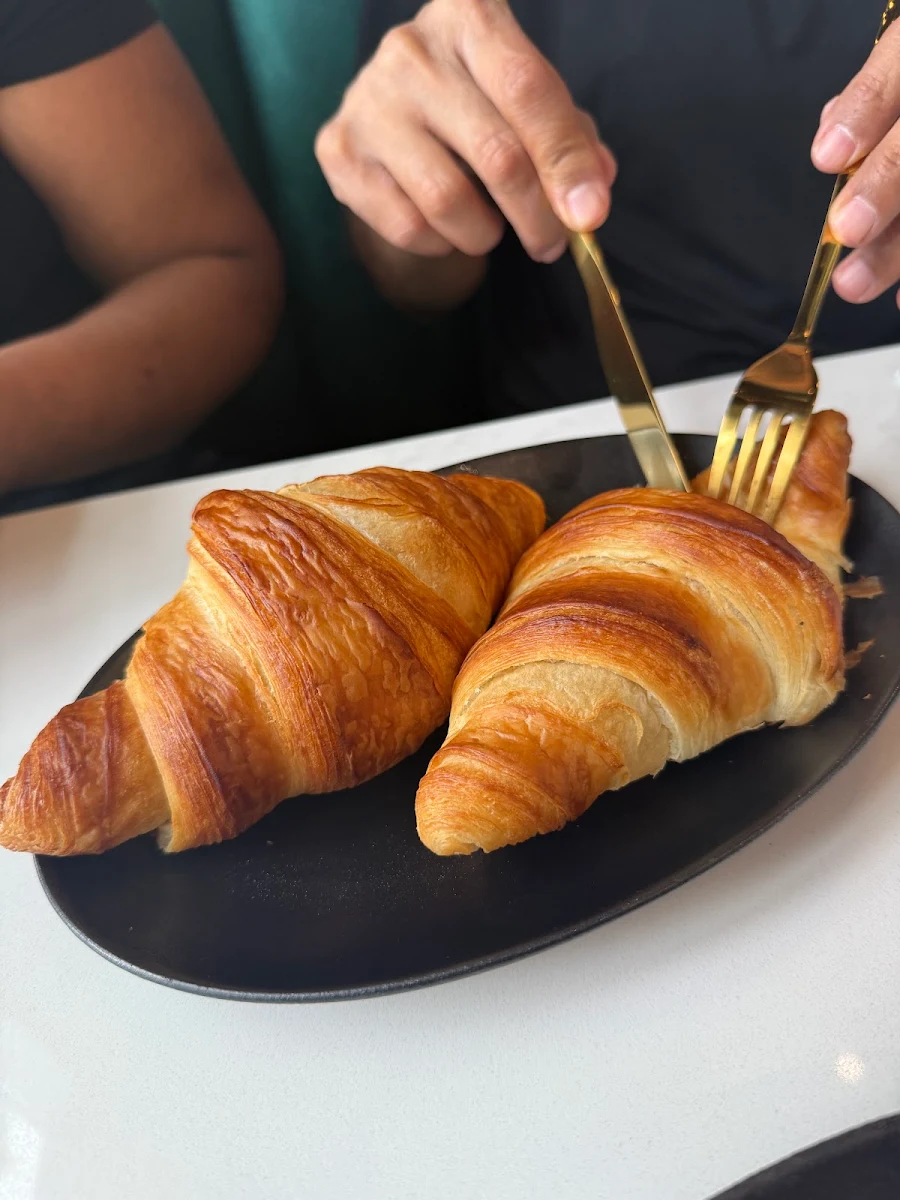 Highlights, D-Luxé Cafe & Lounge