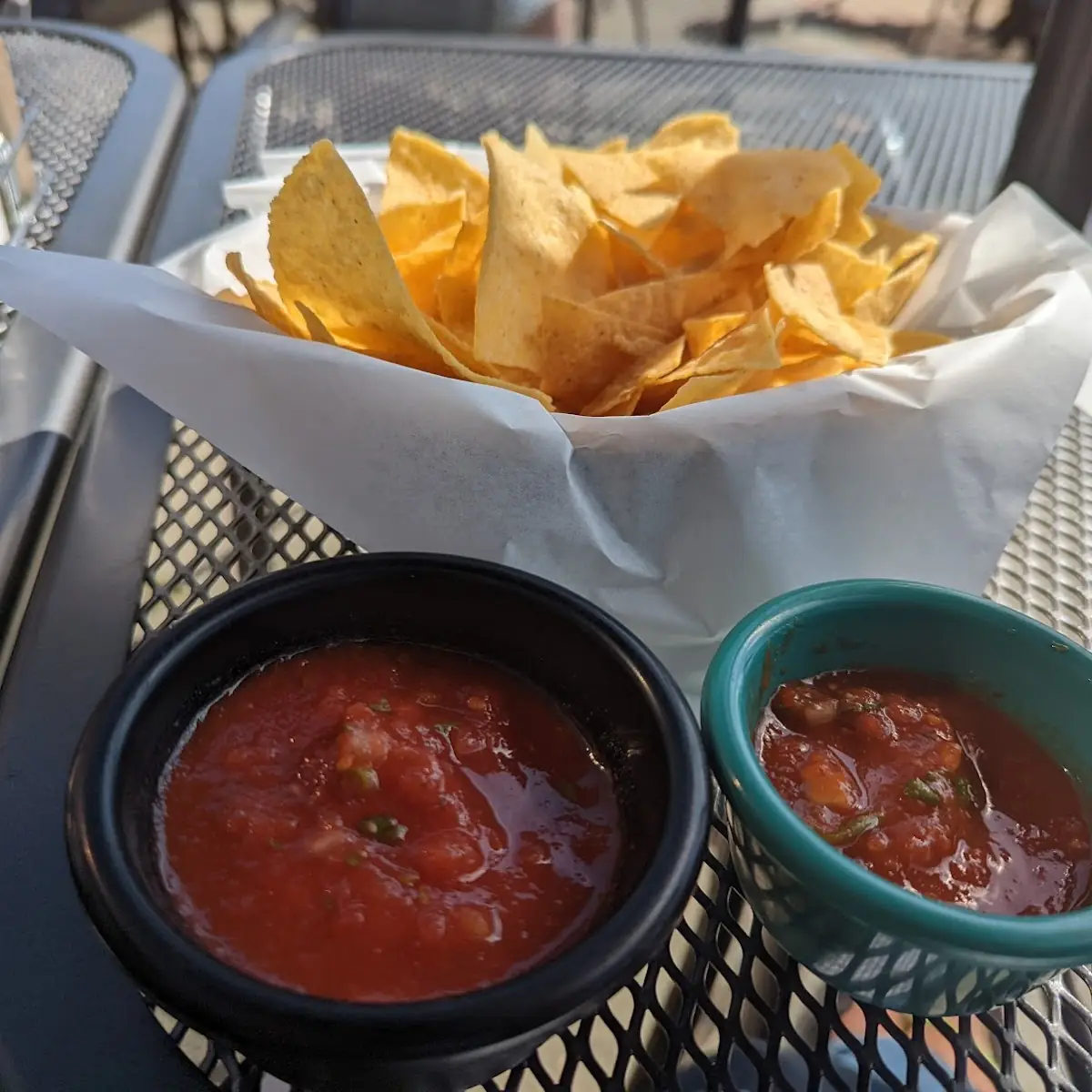 Chips & Salsa (pound/pint)