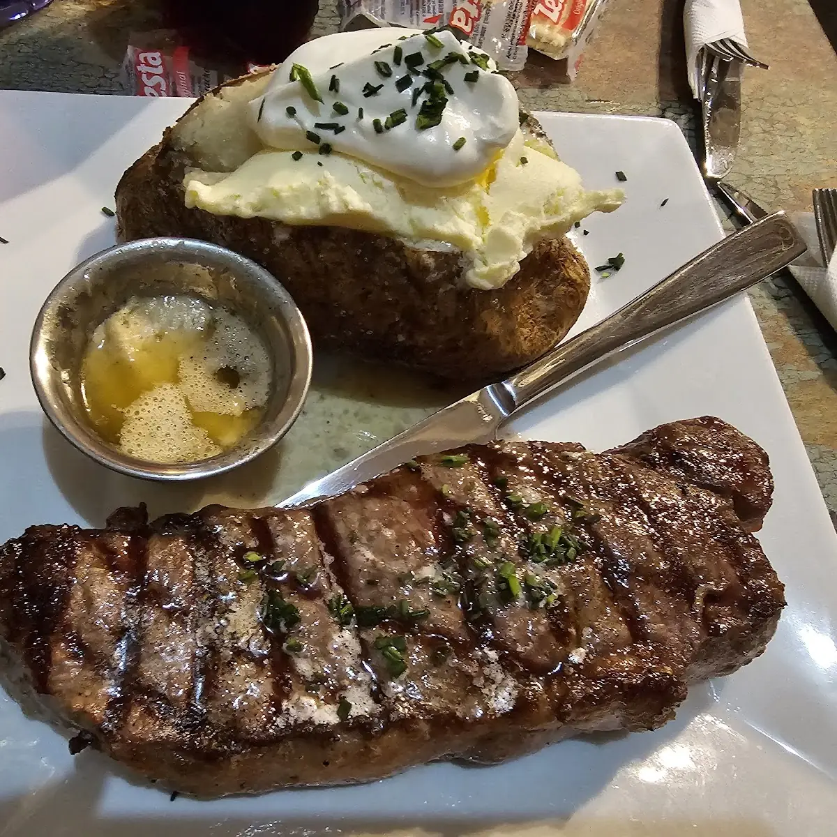 BAKED POTATO W/ BUTTER, SOUR CREAM, CHIVES