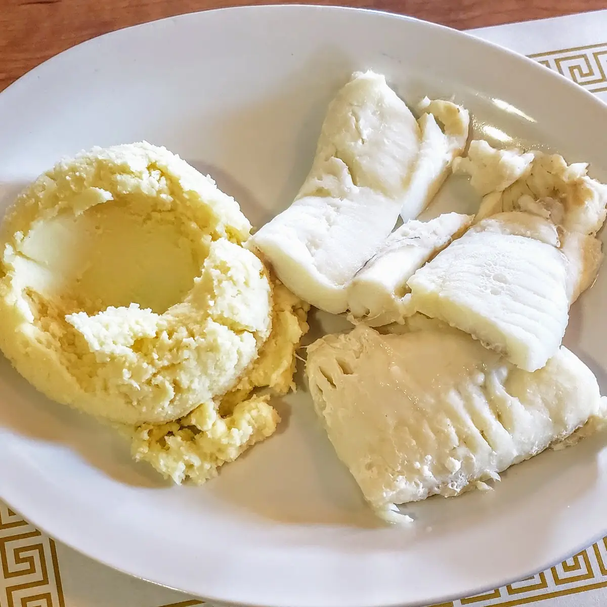White Fish with Mashed Potatoes