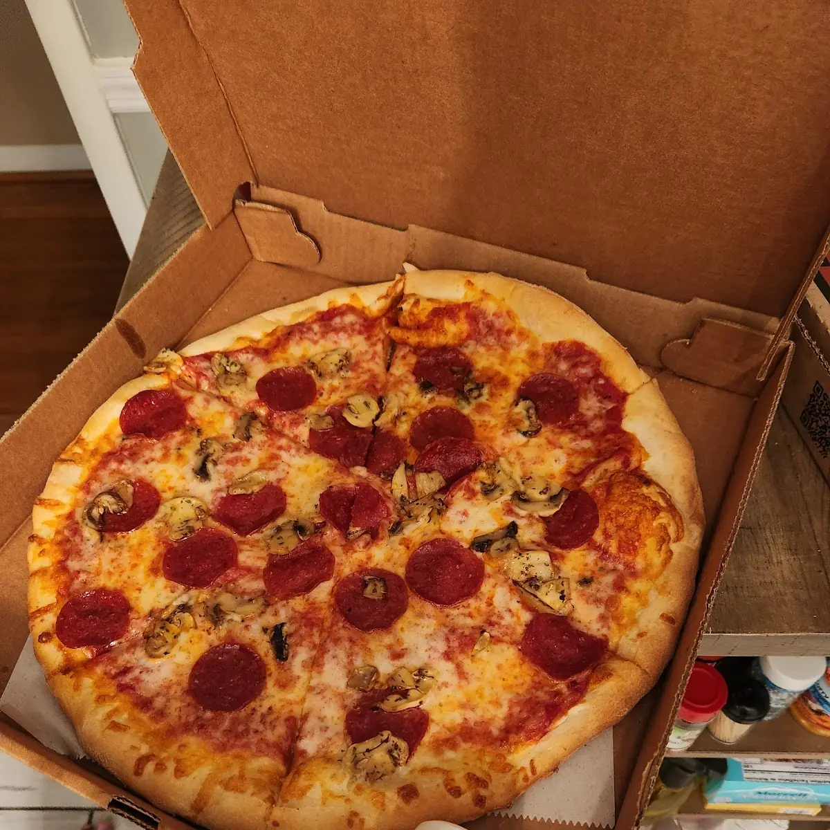 Pepperoni Pizza w Mushrooms