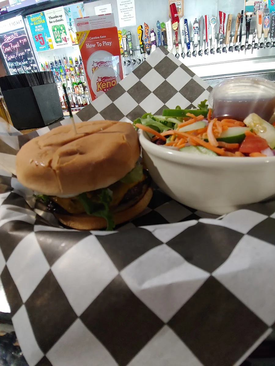 Cheeseburger with Side Salad