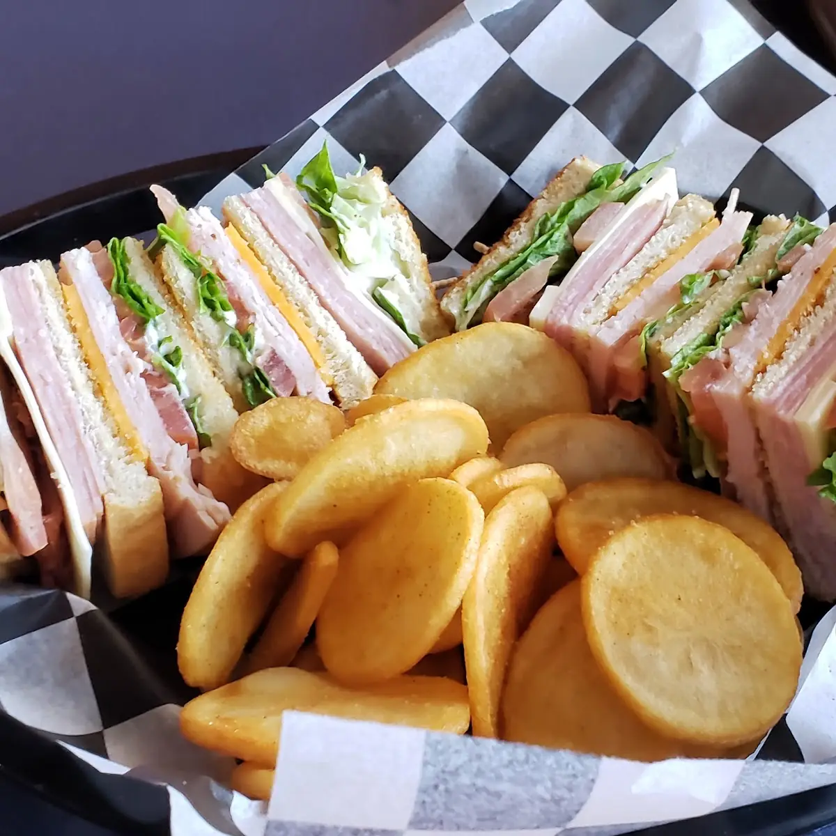 Club Sandwich & Bar Chips 8