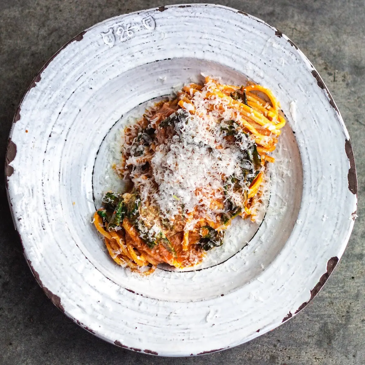 Blue Beared Durum Spaghetti 'Cacio E Pepe ' Black Pepper Challerhocker