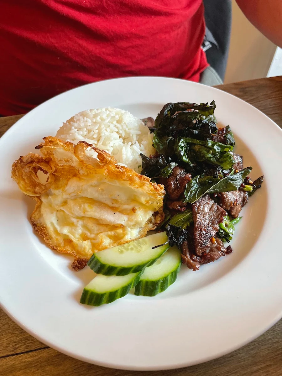 Beef Basil Leaves, DEK SEN CUISINE THAÏLANDAISE