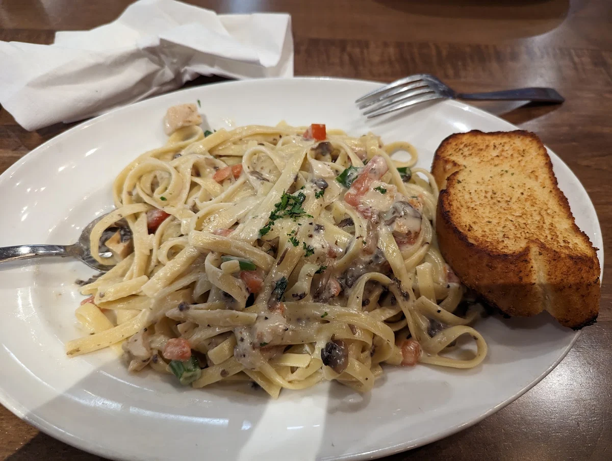 Fettuccine with Mushroom and Spinach