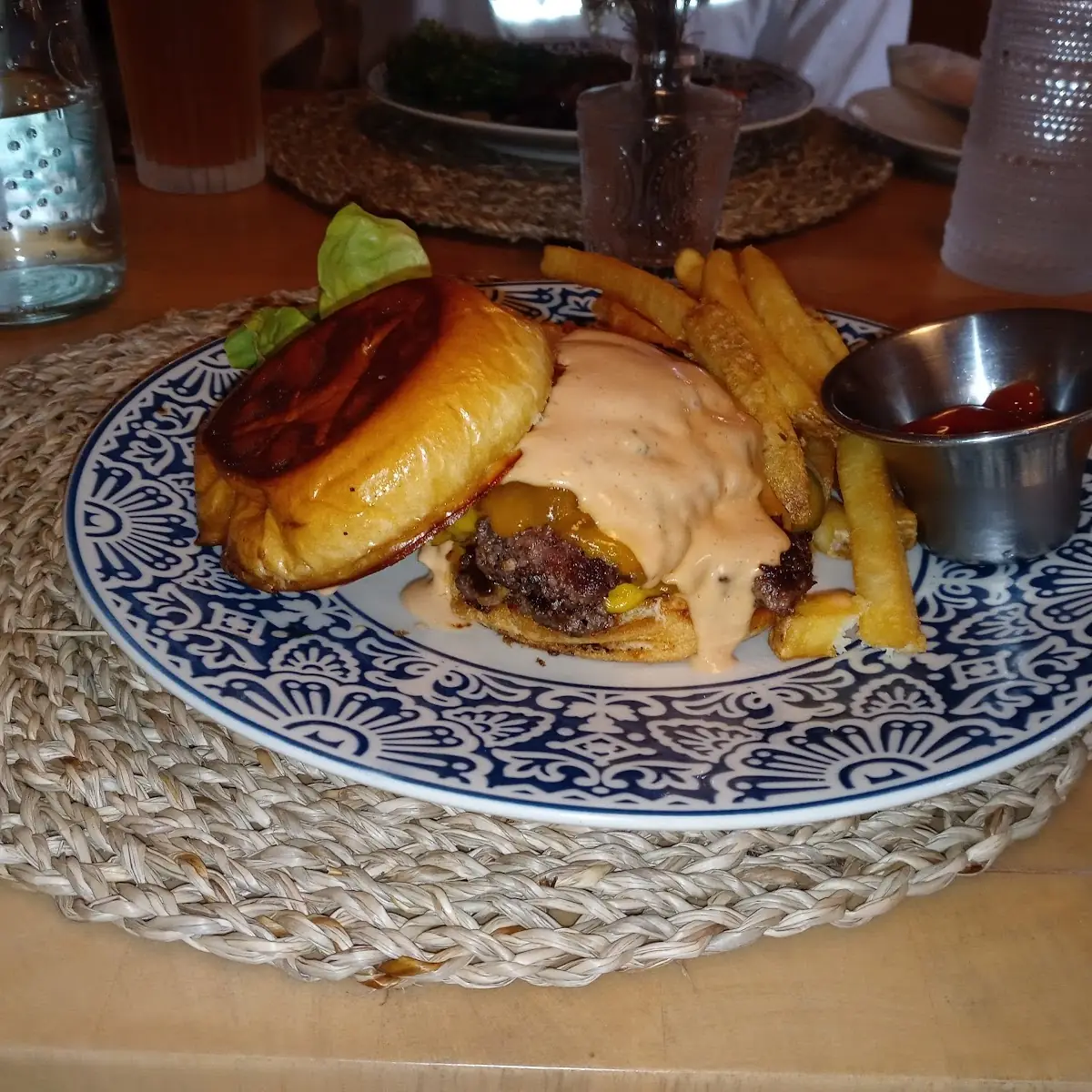 Trova Burger