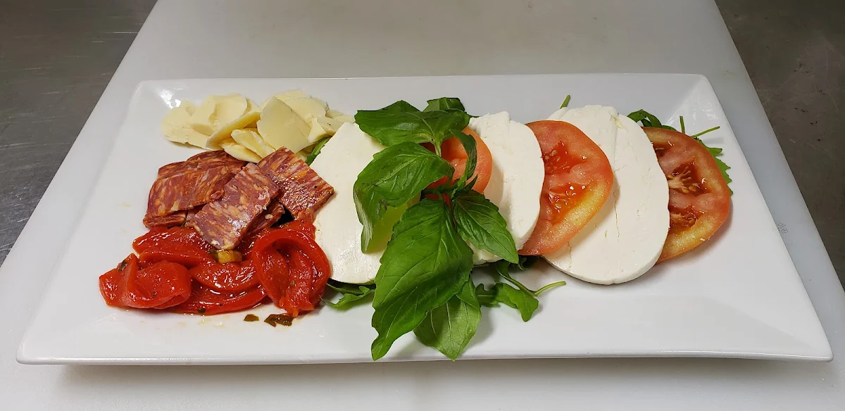 Tomato & Fresh Mozzarella Salad Catering
