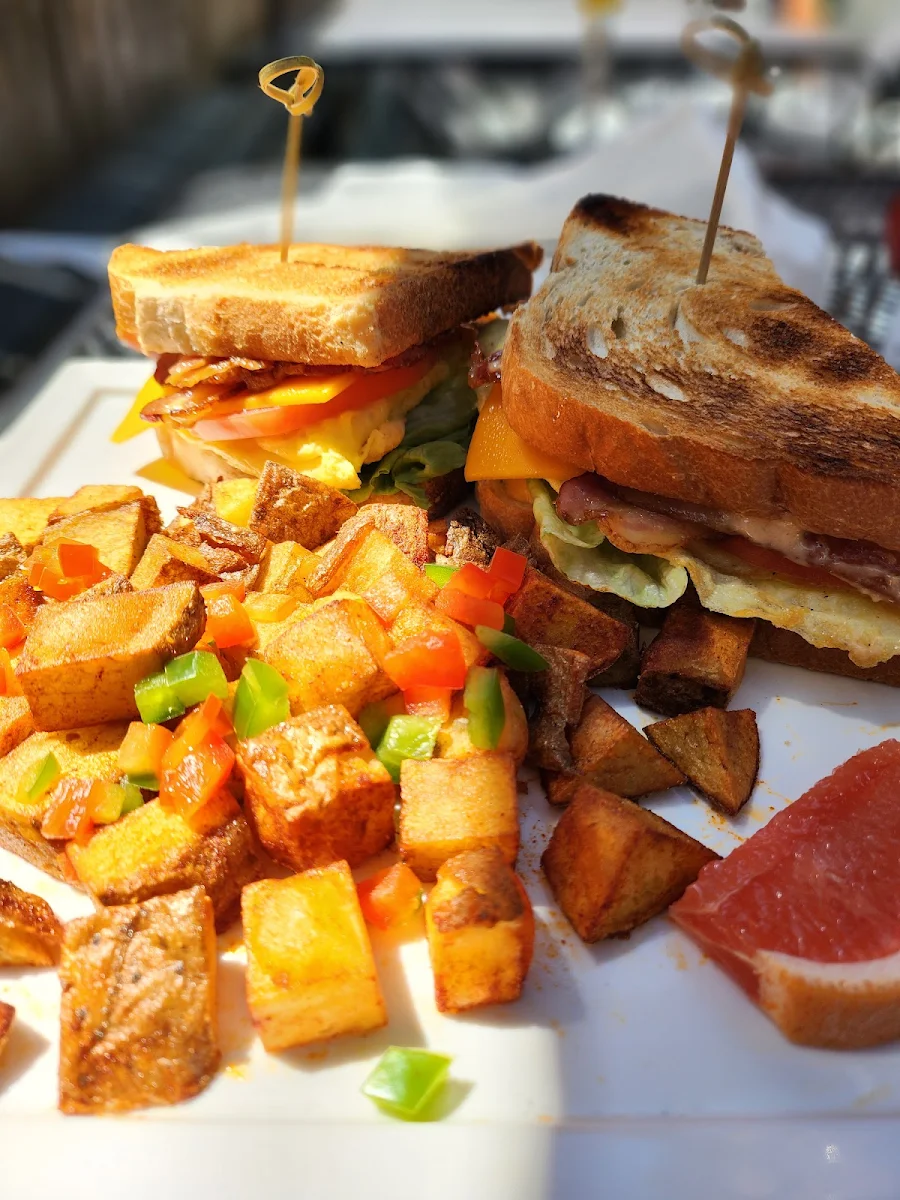 Honey Chicken Club, The King George Pub