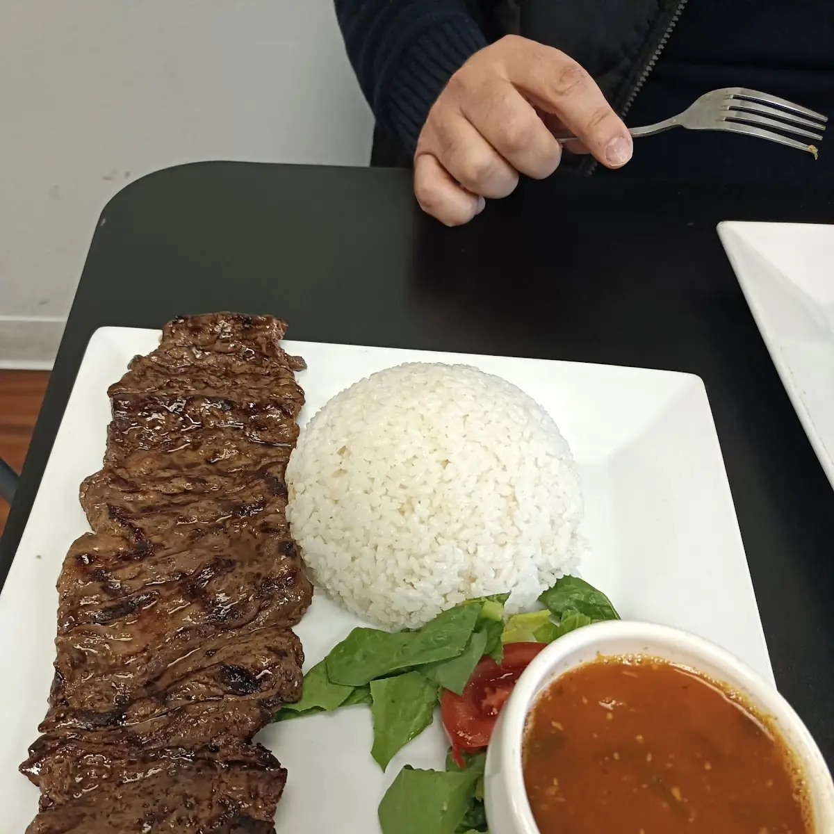 Churrasco Con Arroz Blanco Y Habichuelas