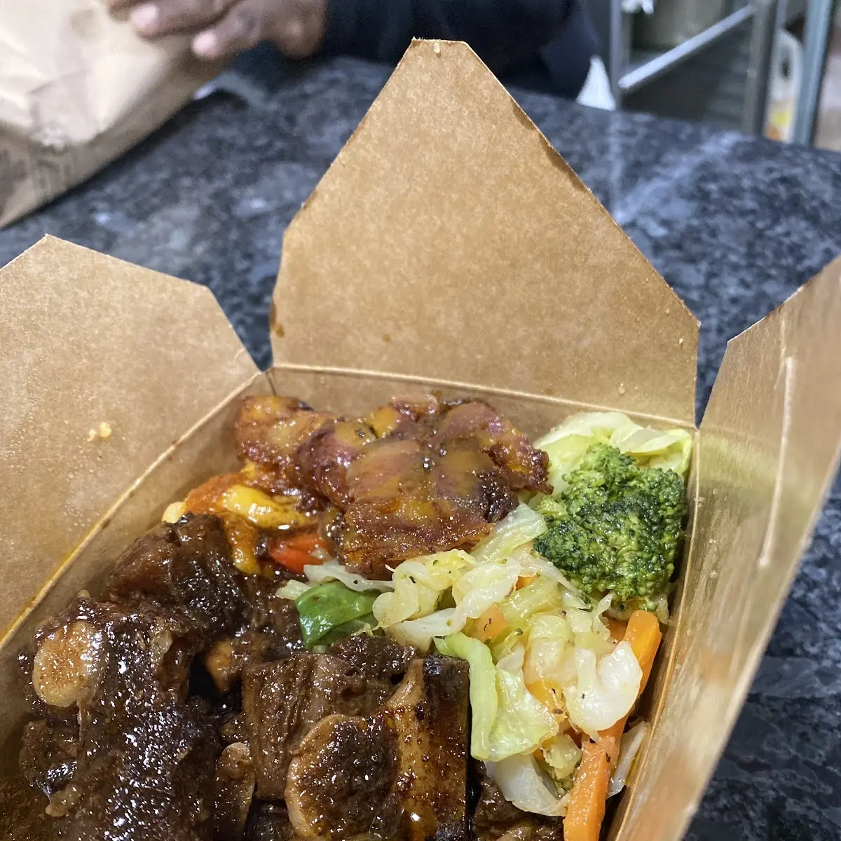 Oxtails with Mac & Cheese Veggies Plantains
