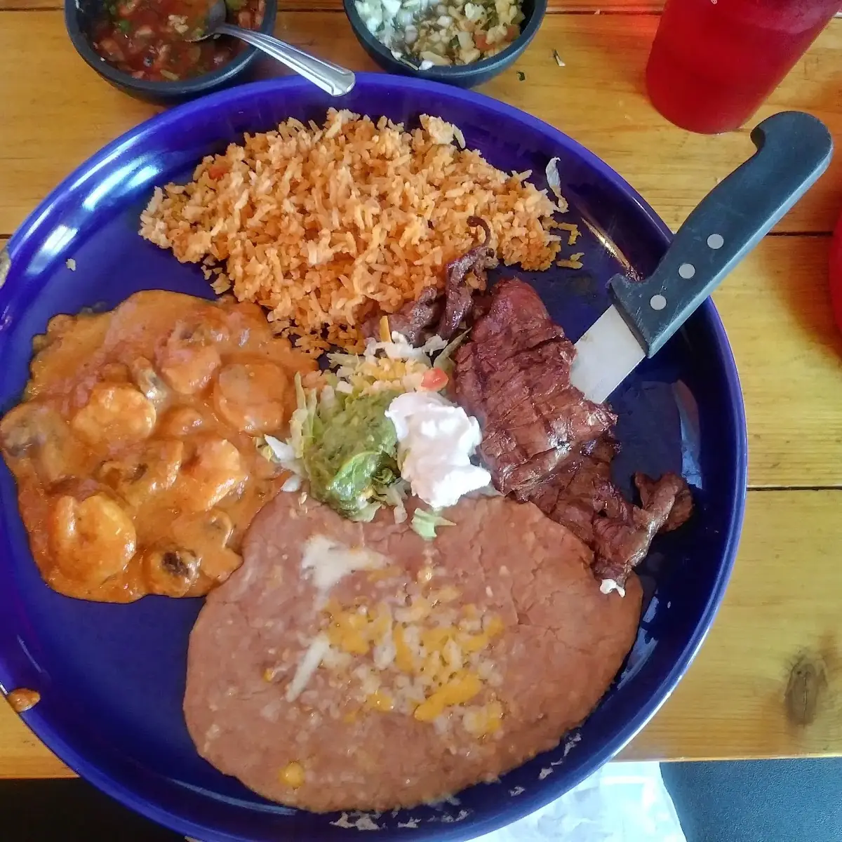 Carne Asada Y Camarones Mojo De Ajo