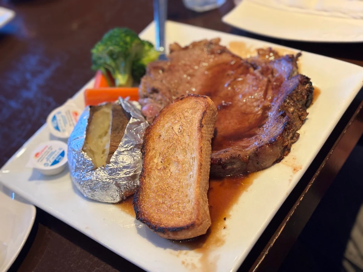 Prime Rib, Gino's Restaurant