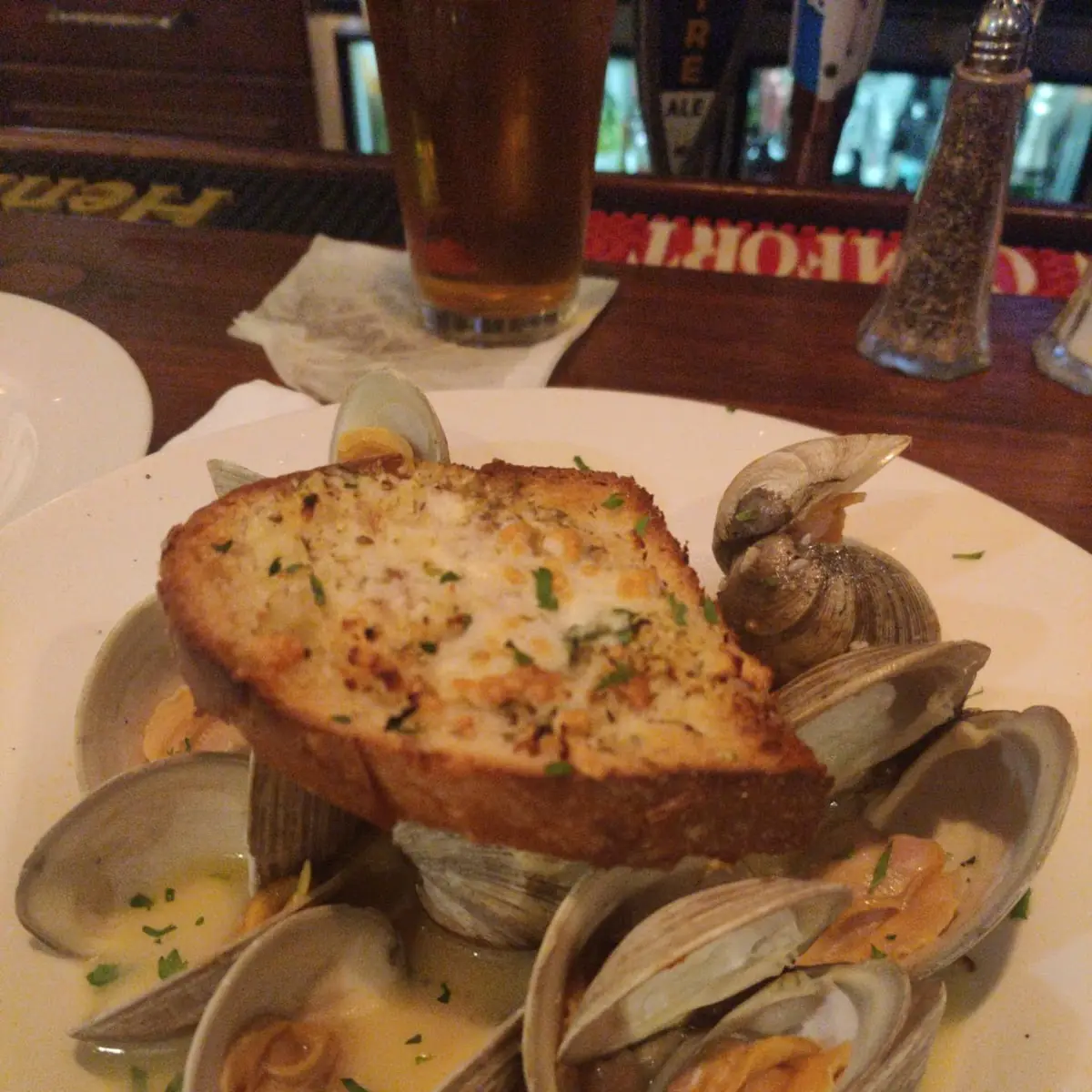 Steamed Clams in White Wine
