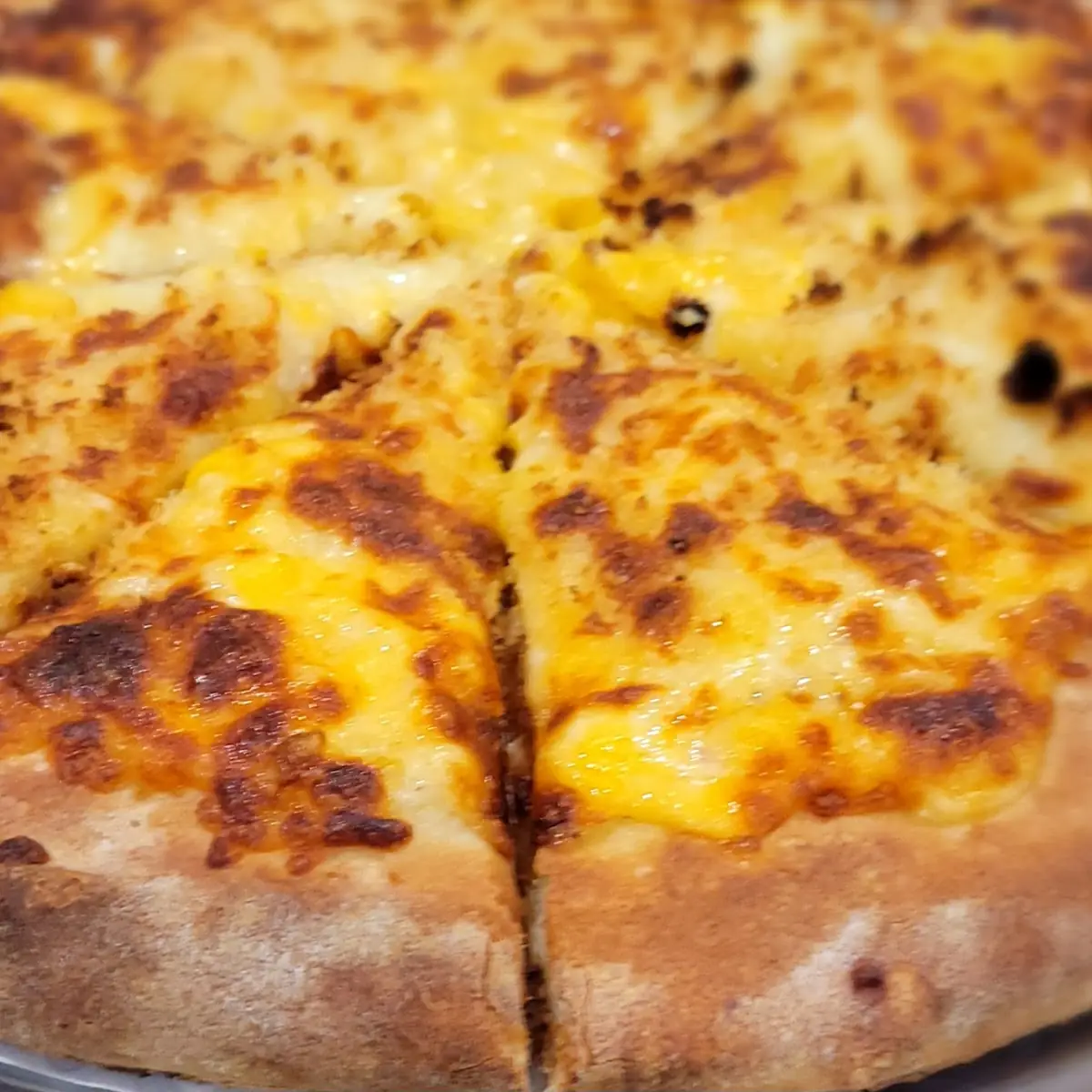 Nellie Mac & Cheese Pizza