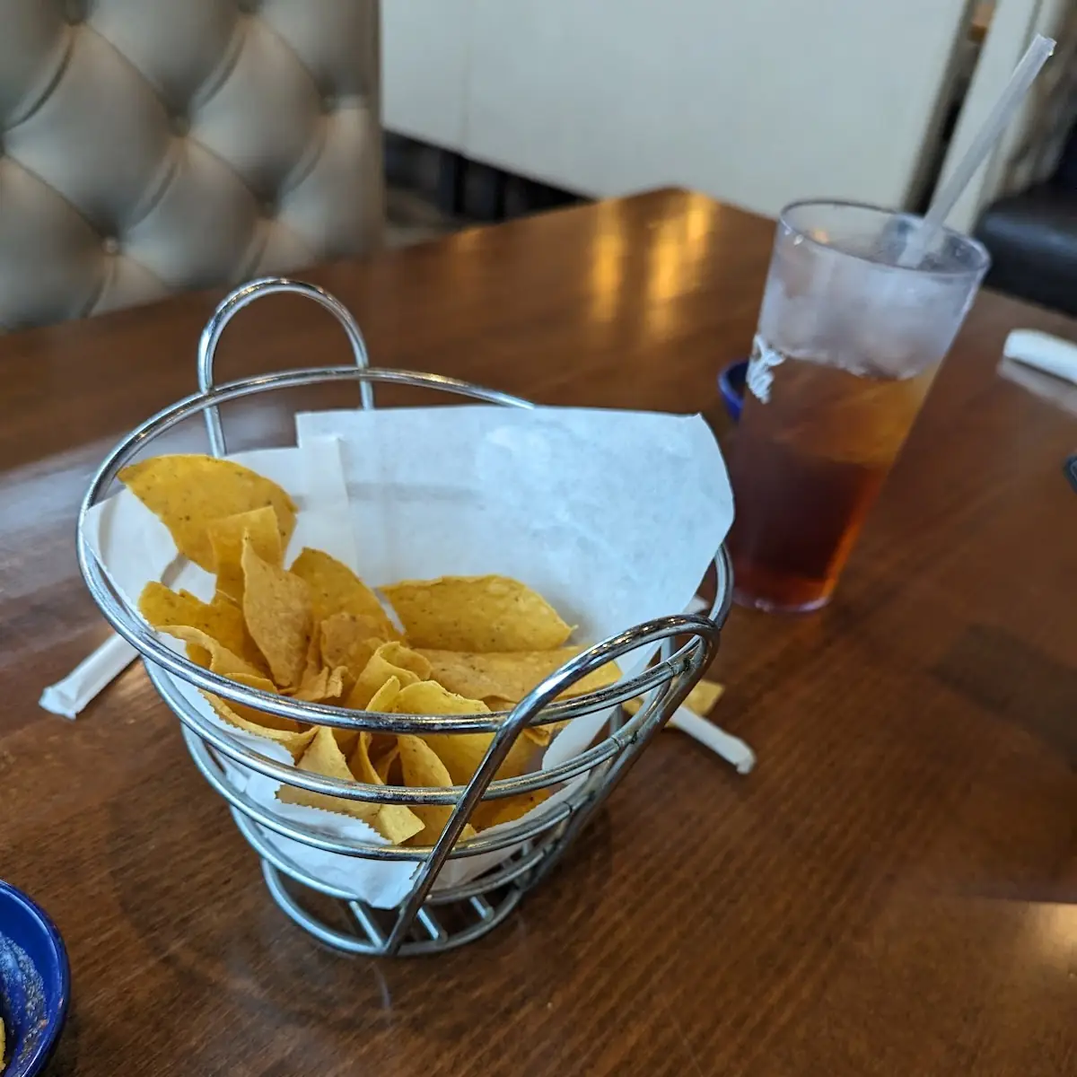 Large Chips & Salsa 32