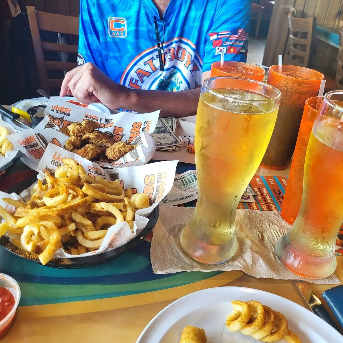 Chicken Wings with Fries