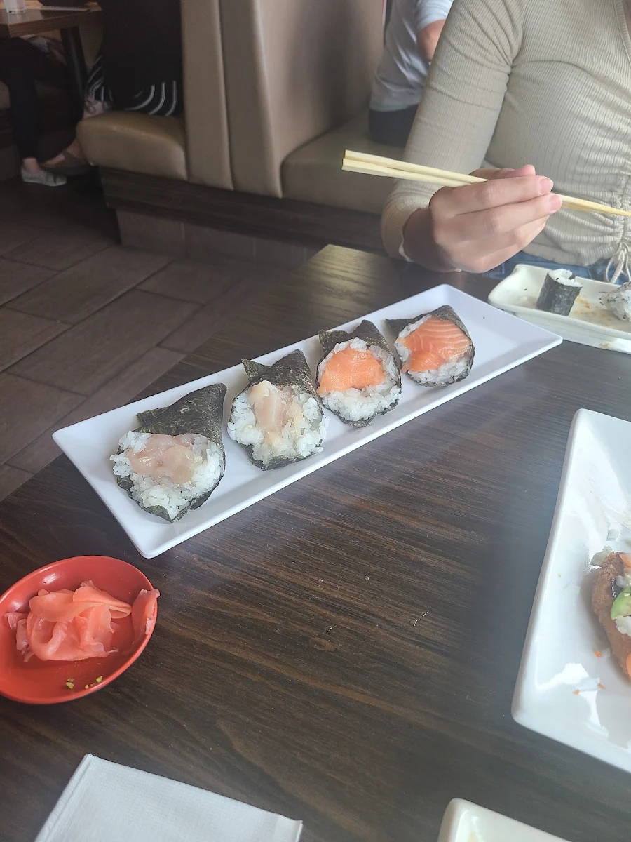 Tuna and Salmon Roll