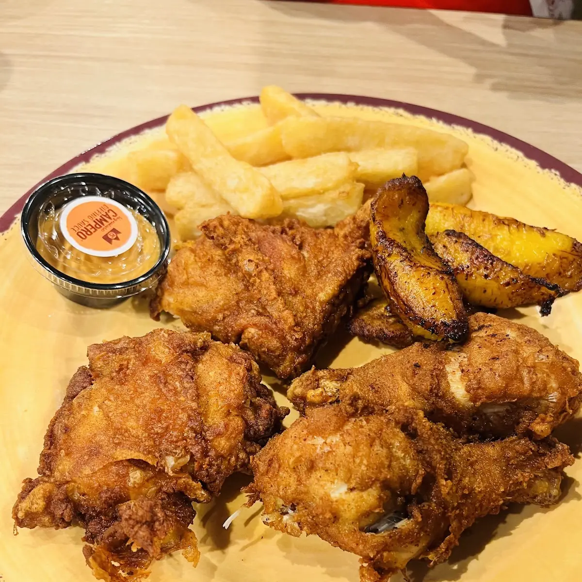 Pollo Con Yuca Frita