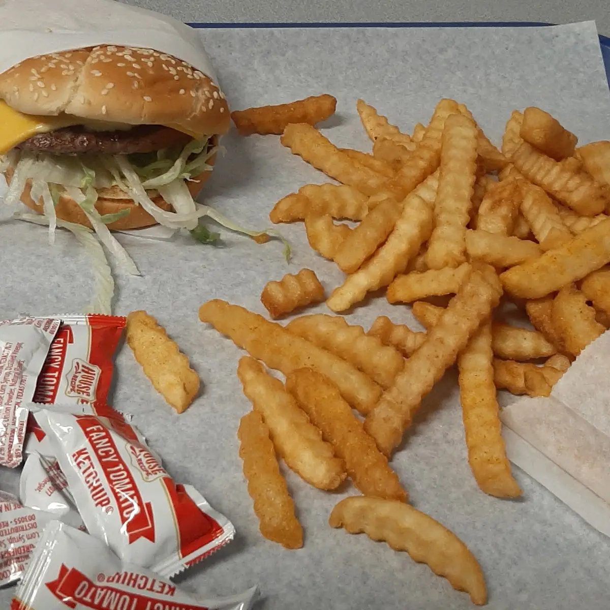 Hamburger Deluxe Cheeseburger Combo