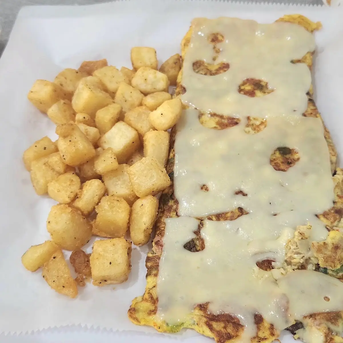 Omellet Con Papas Salteadas
