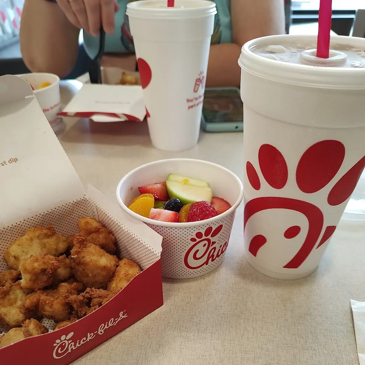 3 Chicken Nuggets Fruit Tea