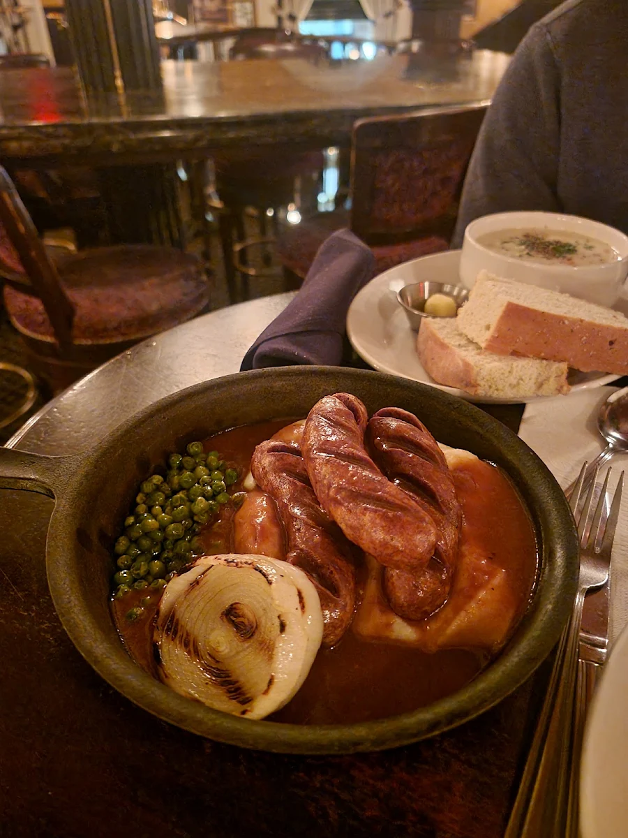 Bangers and Mash, Bard & Banker