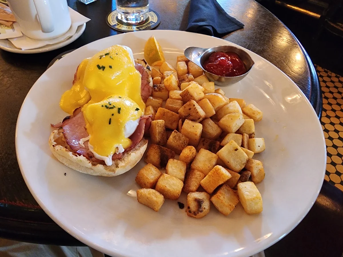 Eggs Benedict, Bard & Banker