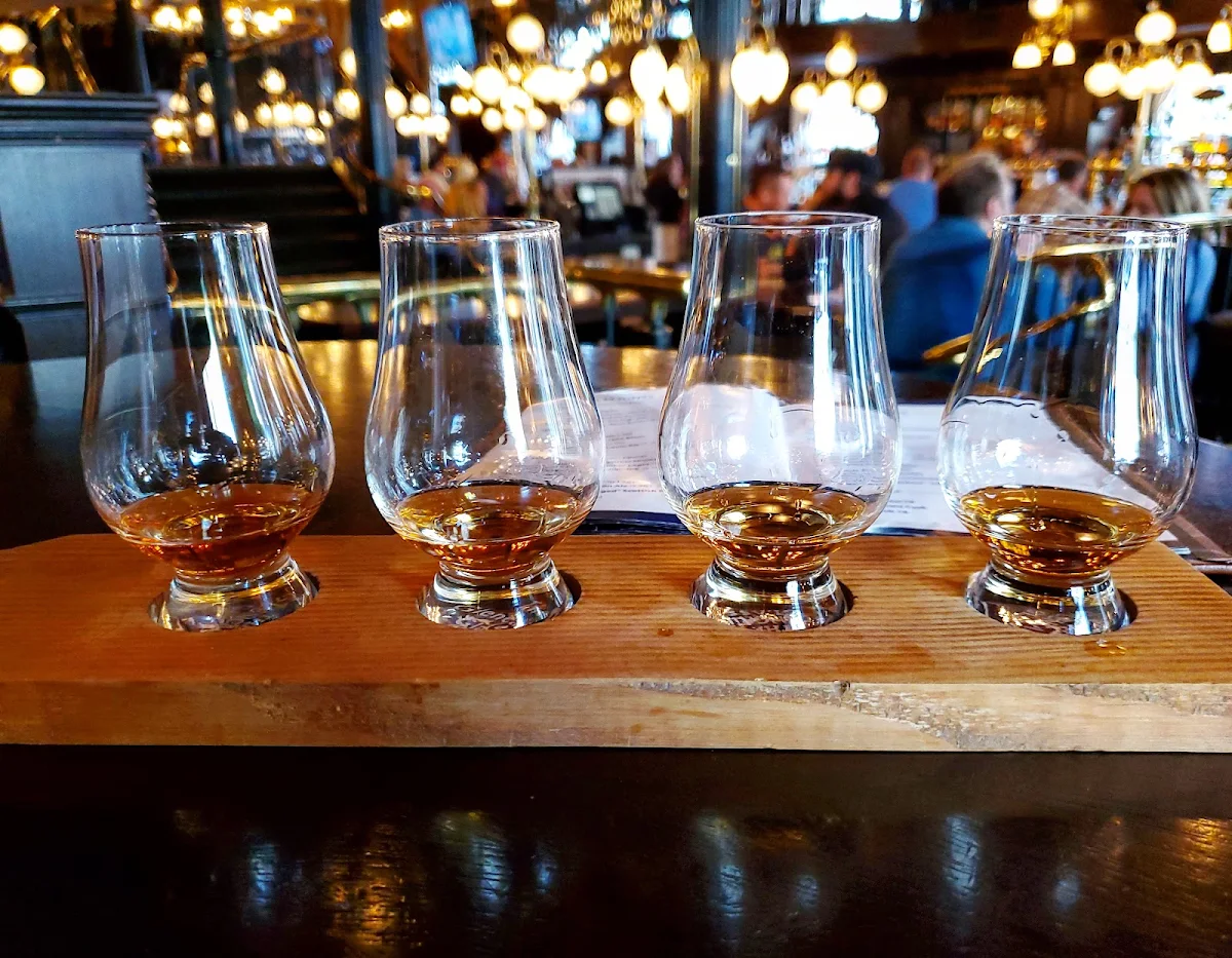 Whiskey Flight 1 I Didn't Like 2 I Liked and 1 I Loved, Bard & Banker