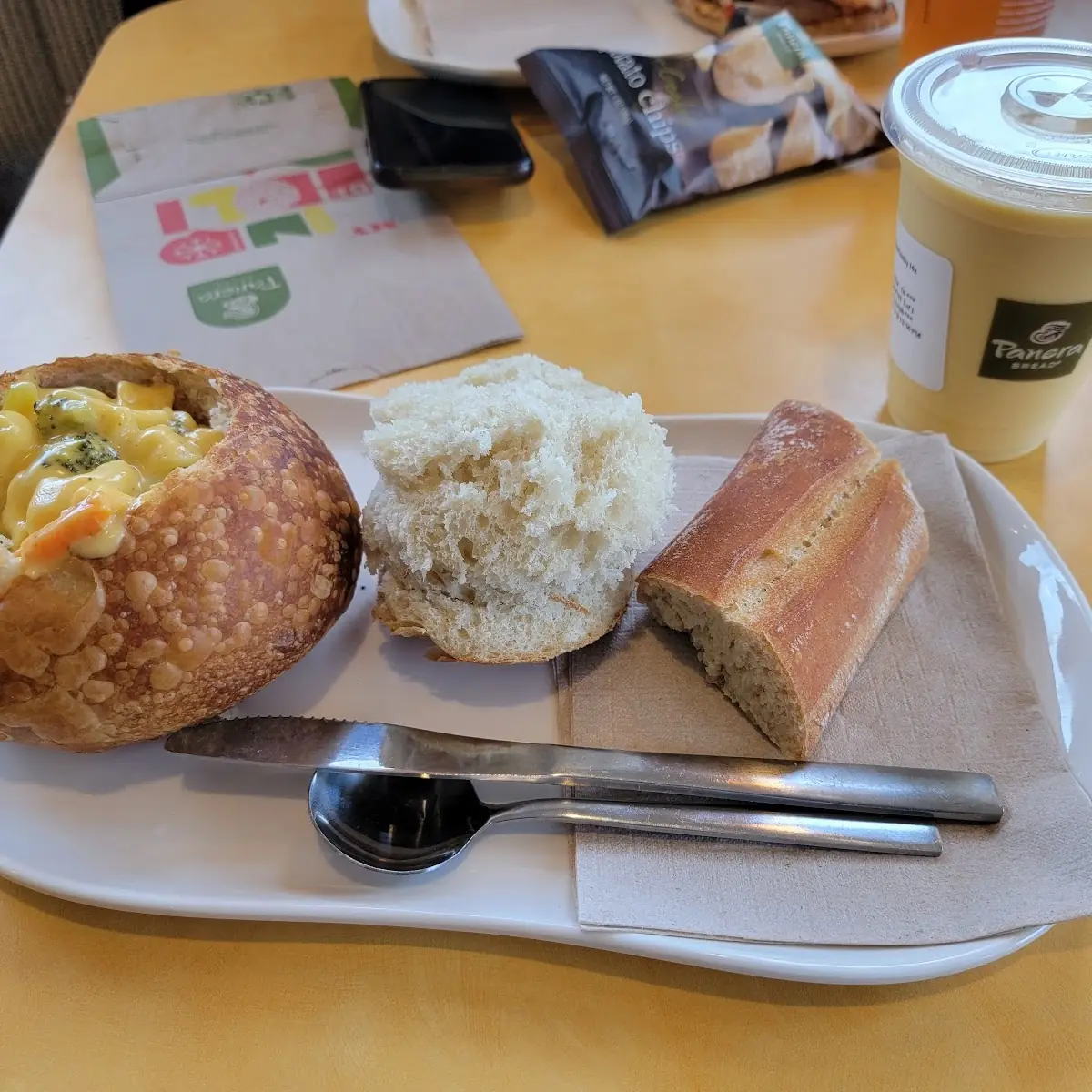 Broccoli & Mac Ń Cheese Bread Bowl