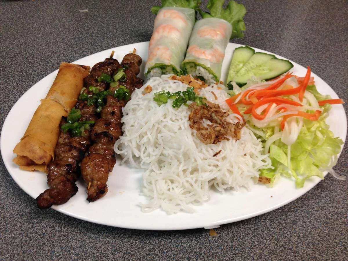 A3- Grilled Pork Salad Rolls Goi Cuon Thit Nuong