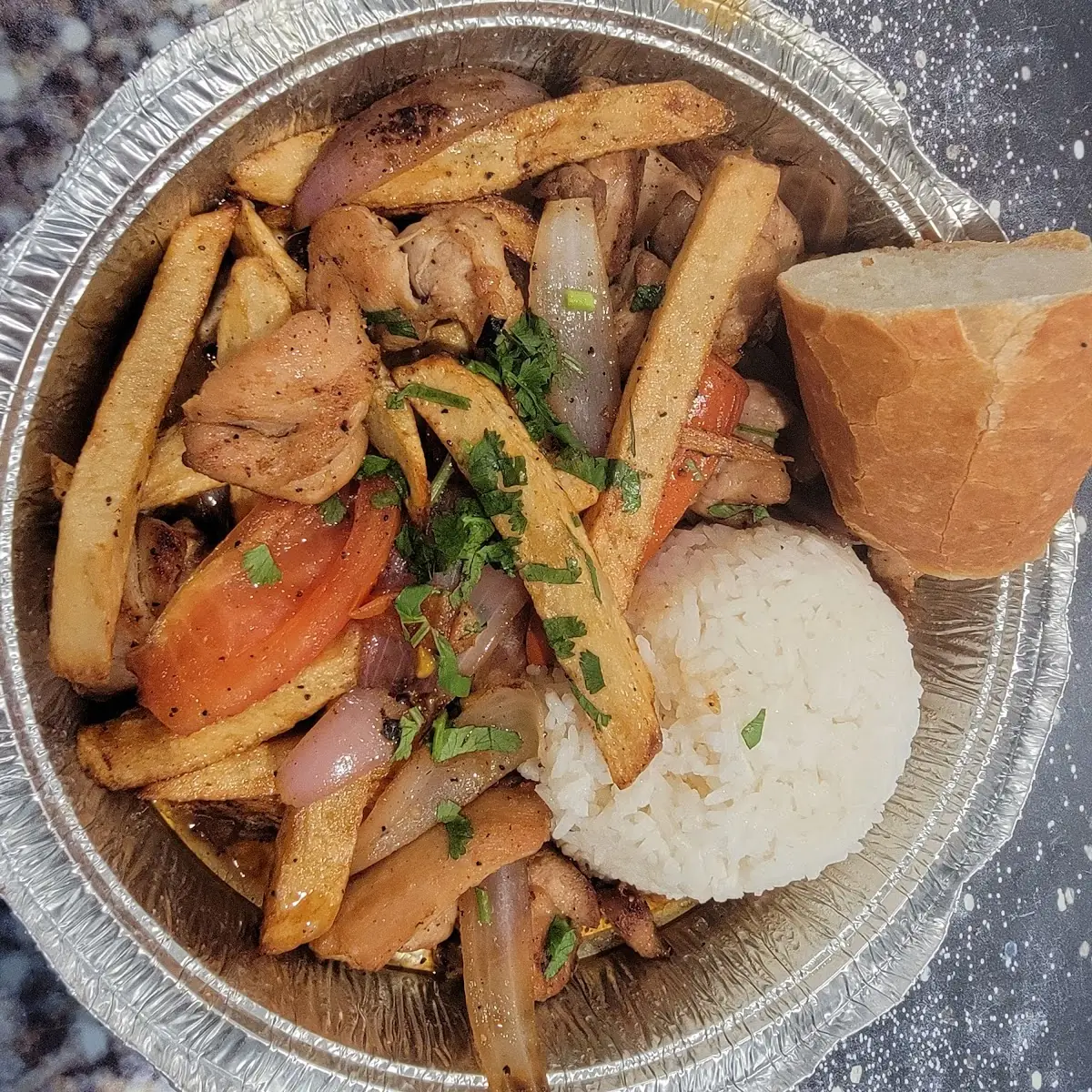 Pollo Saltado