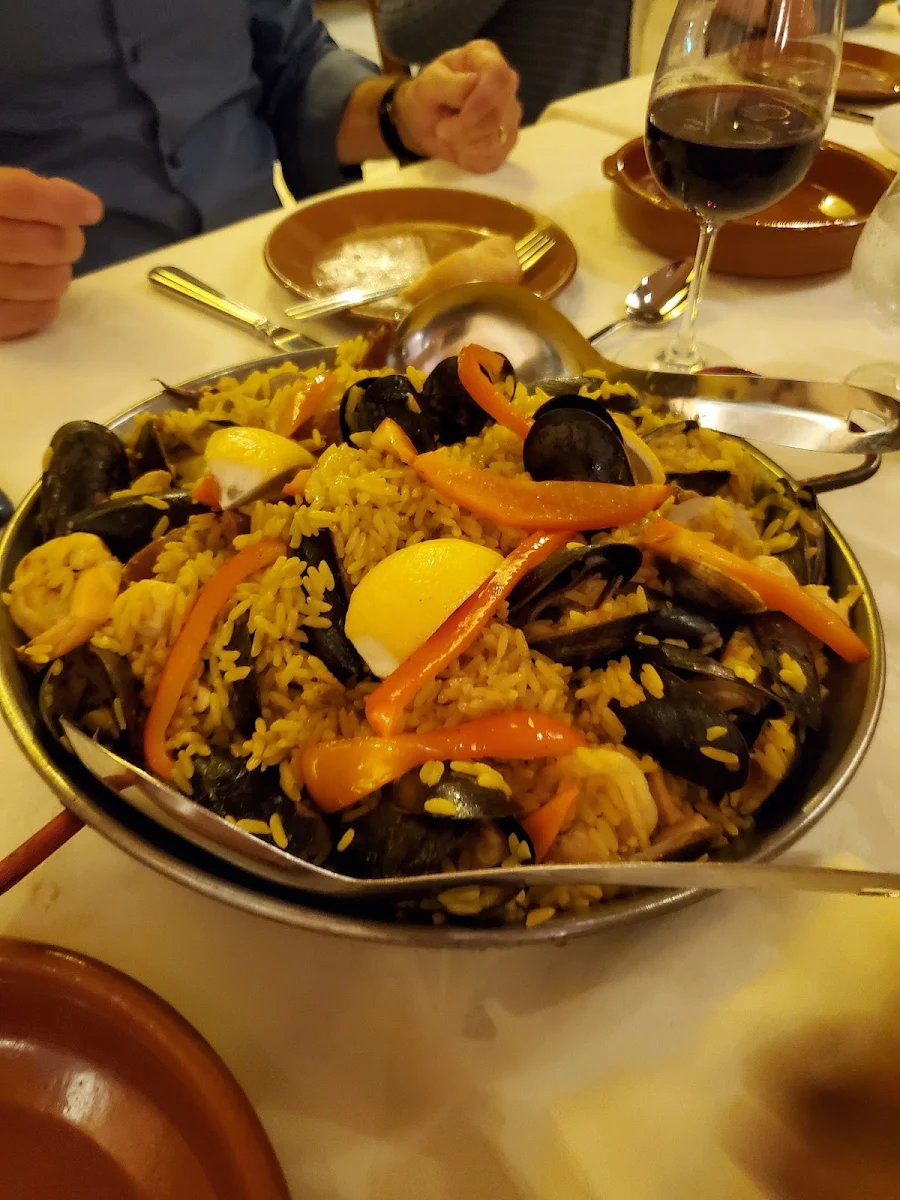 Paella Mixta, Casa Barcelona