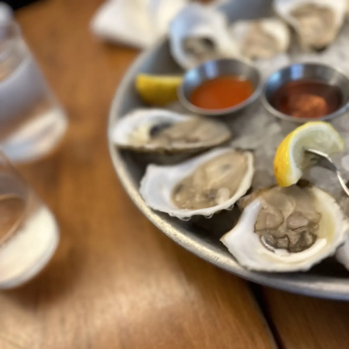 Ea Raw Oysters
