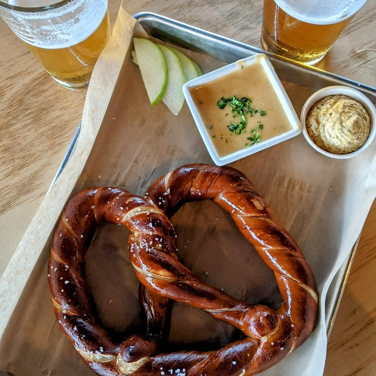 Big Ol' Pretzel & Dip