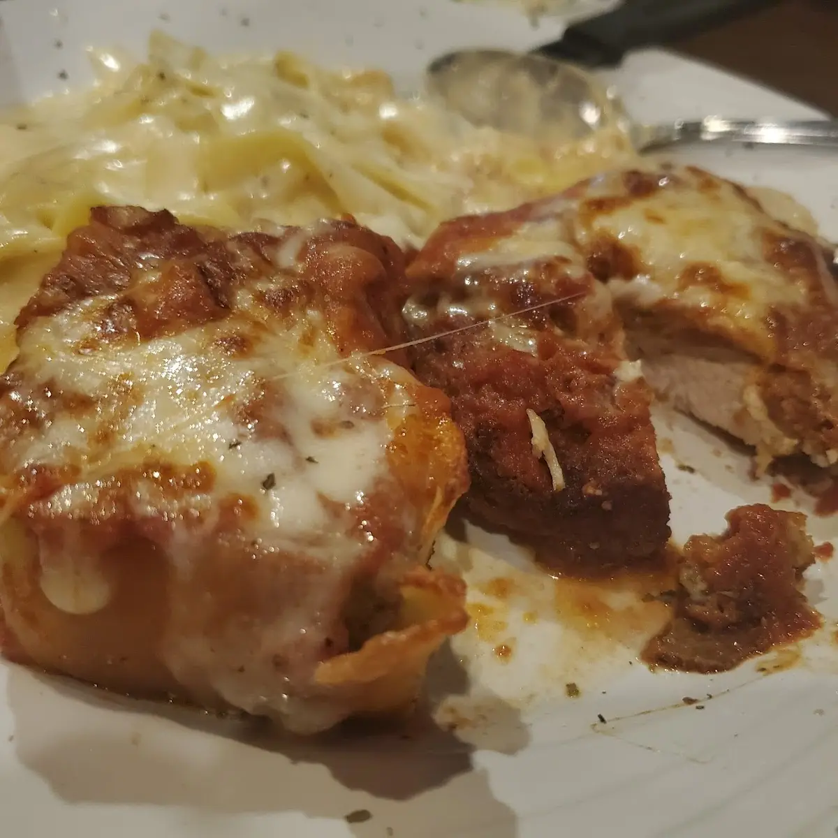 Sampler Alfredo Lasagna Chicken Parmesan