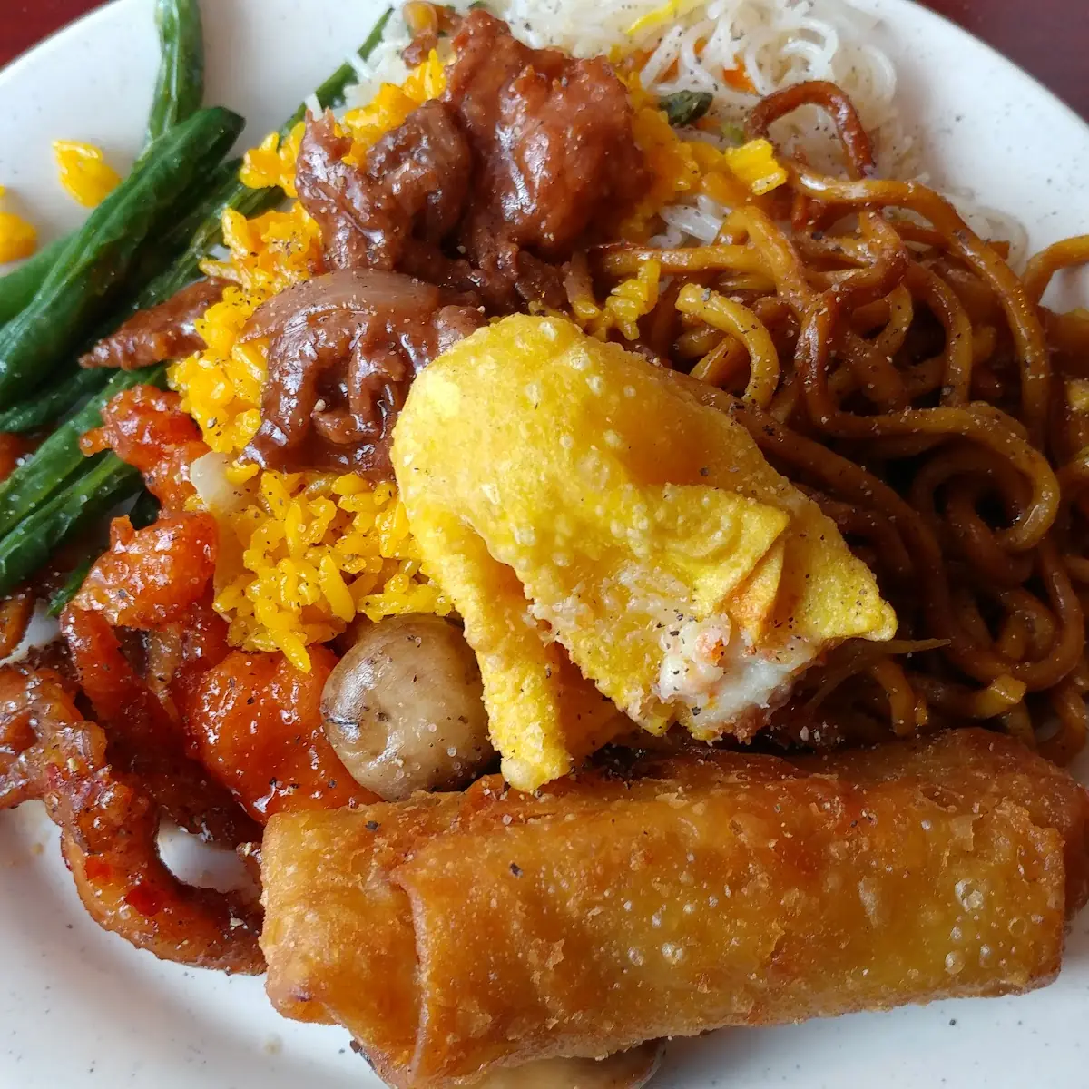 Noodles Lo Mein Egg Roll Mushrooms